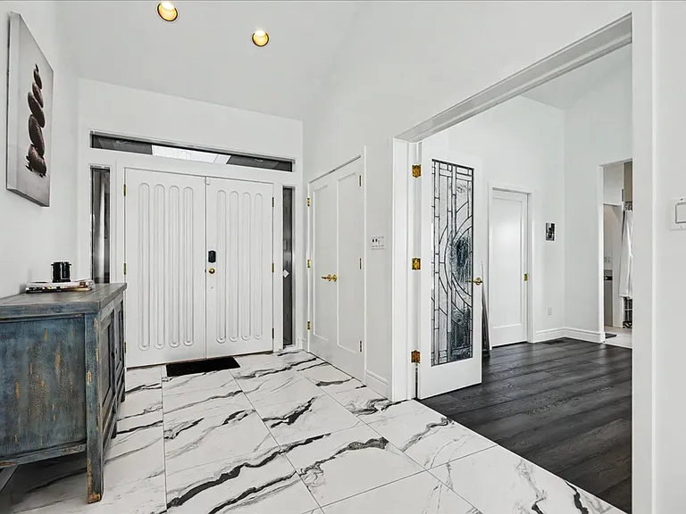 1385 E Ludlow Ridge Rd — Photo 3