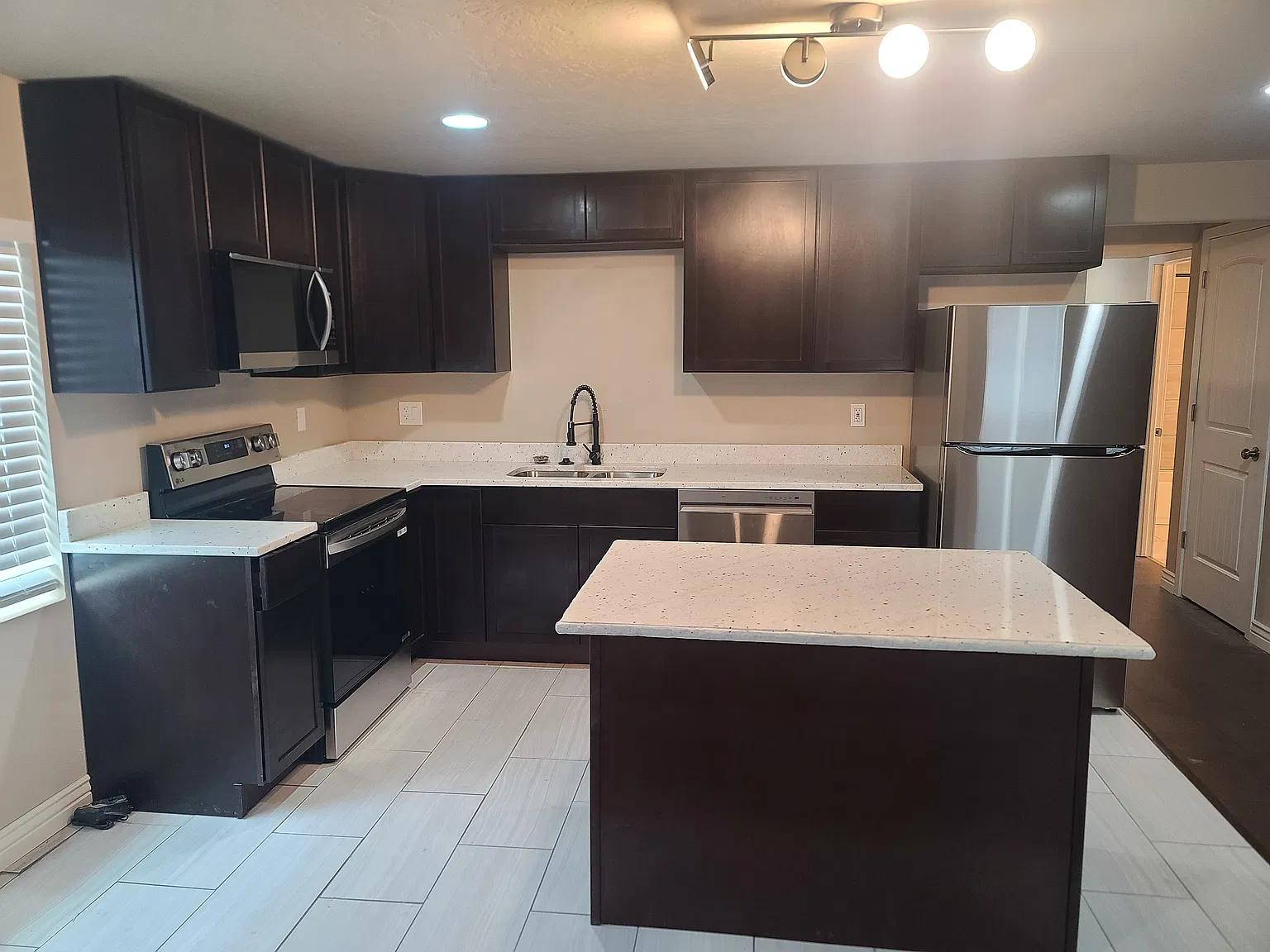2 bed, 1500 sqft, $1,400 — Photo 1