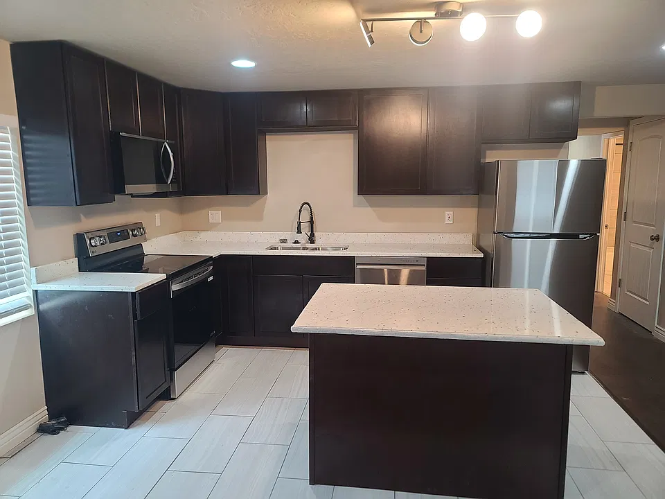 429 W 1910 N #B