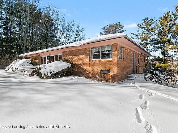 3rd image of 6951 Seabury Rd