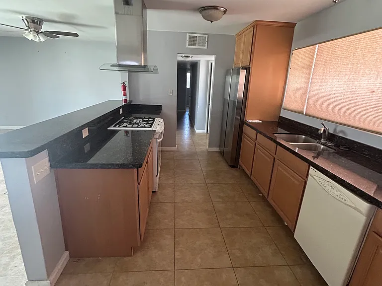 4707 N 75th Way — Photo 5