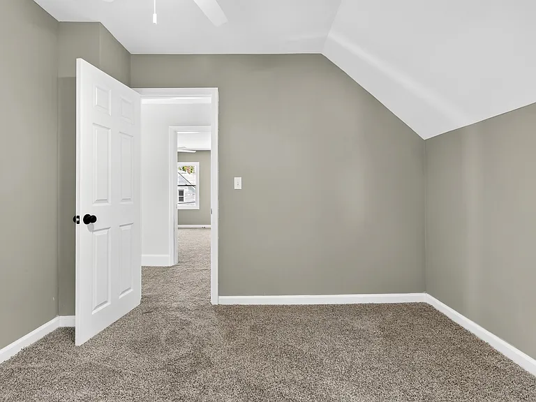 3203 Saratoga Ave — Photo 8