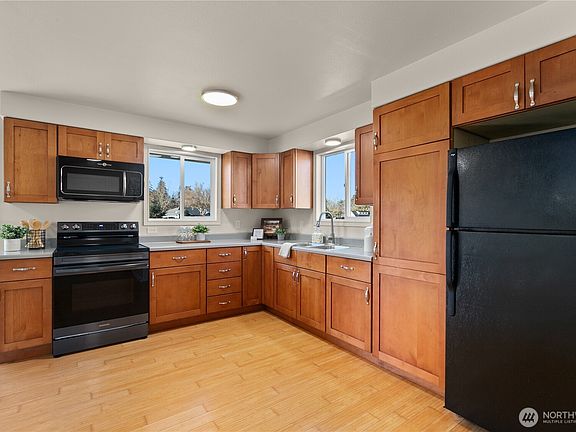 2nd image of 8215 Quinault Road