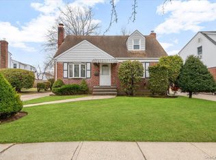 196 William Street, Williston Park, NY 11596