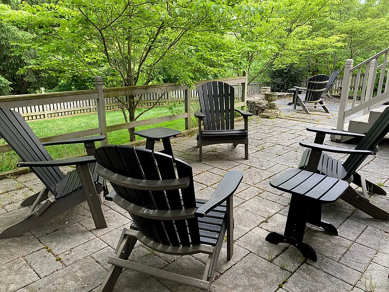 outdoor patio (furniture included)