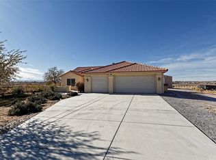 9626 Locust Rd, Apple Valley, CA 92308