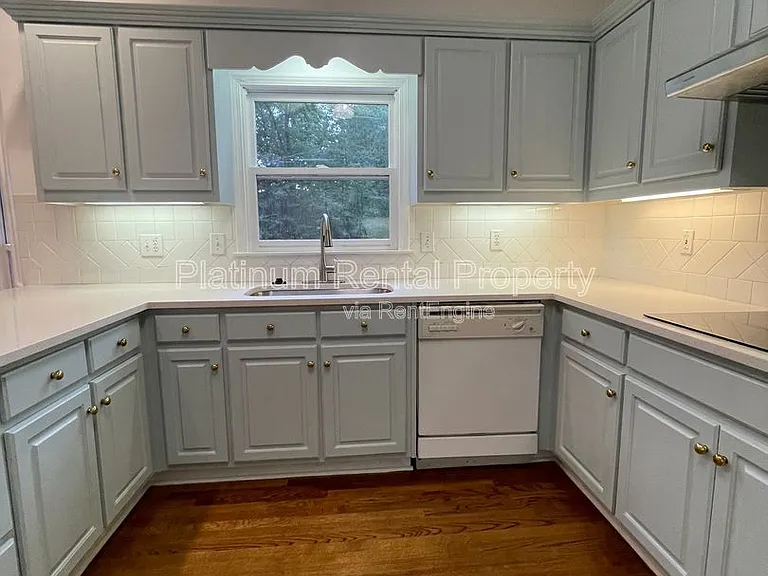 870 Ingleside Dr — Photo 18