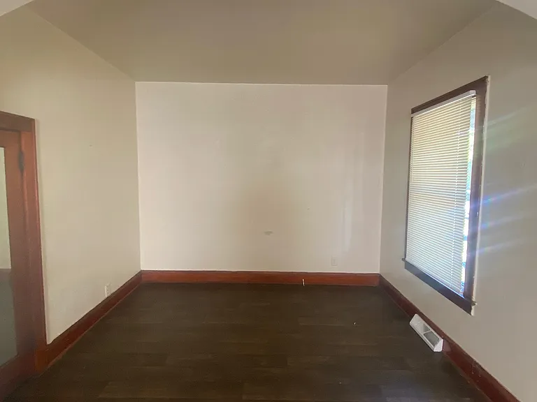 452 E Park St — Photo 3