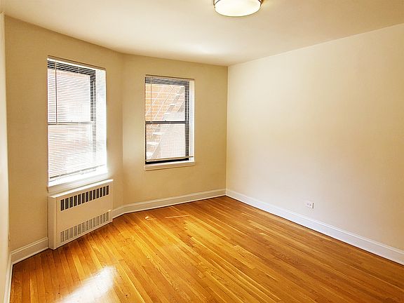 4th image of 141-30 Pershing Cres #2C