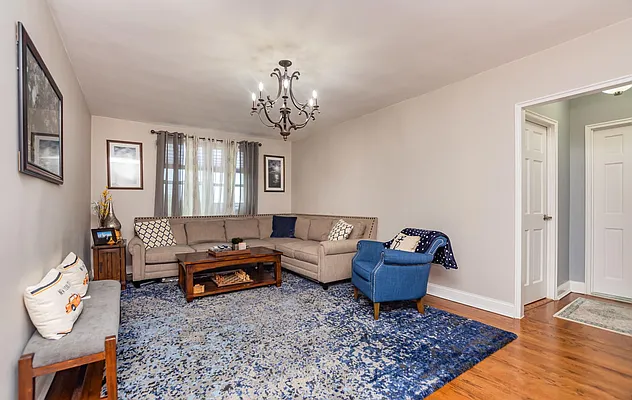 Sold by Re/Max In The City | media 20