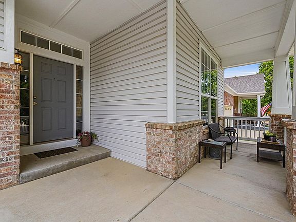 3rd image of 4456 Windmill Dr
