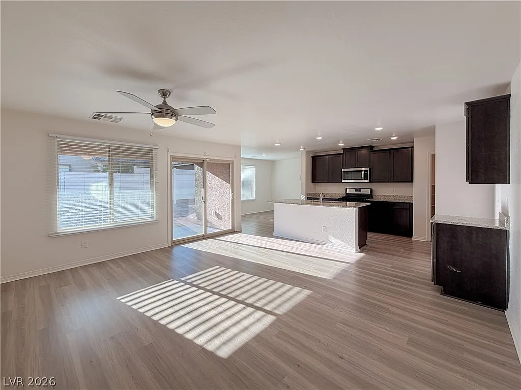 4 bed, 2.5 bath, 1750 sqft, $2,300 — Photo 4