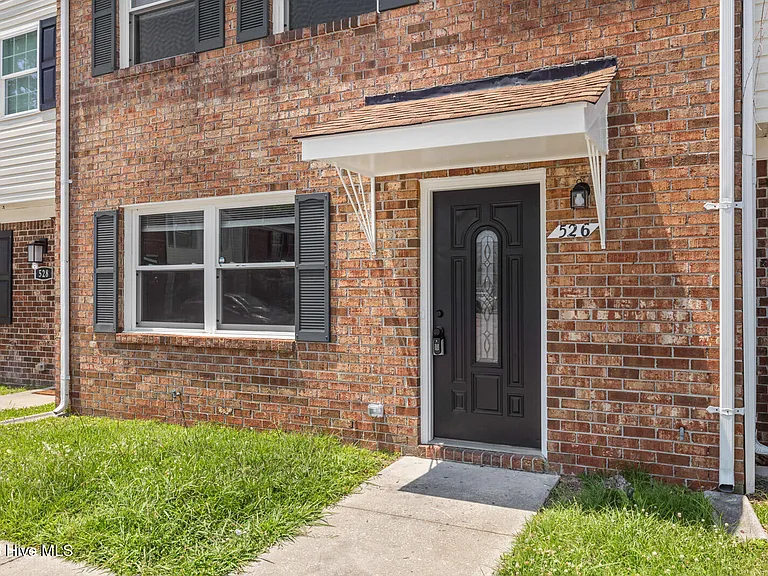 526 Myrtlewood Cir — Photo 2
