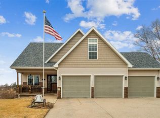 110 Willow Ln, North Liberty, IA 52317