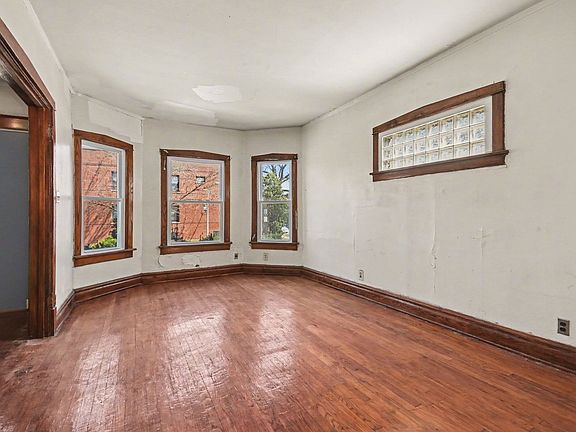 3rd image of 4638 N Hamlin Ave