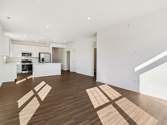 3rd image of 12256 Barcroft Cir