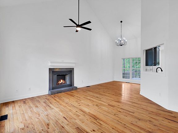 3rd image of 356 Laurelwood Dr