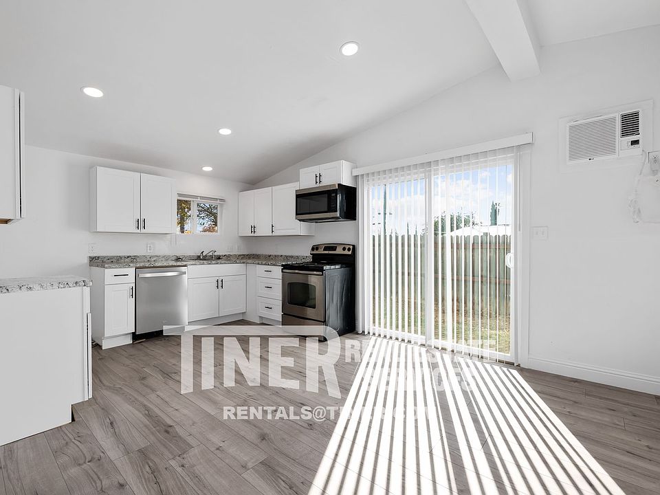 1st image of 6541B Larchmont Dr