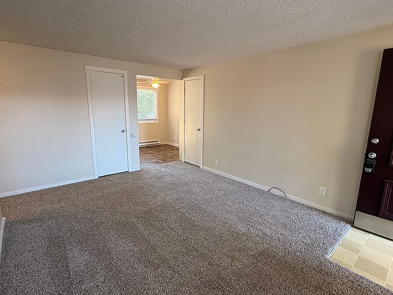 C2402 - Maple Court Apartments — Photo 24