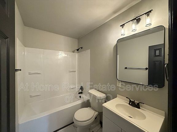 5th image of 1521 E McDaniel St