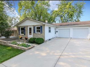 34 Chatham Pl, Montgomery, IL 60538