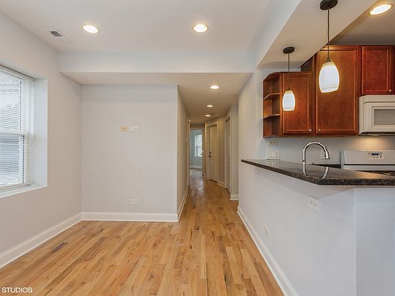 5th image of 1939 W Granville Ave #2