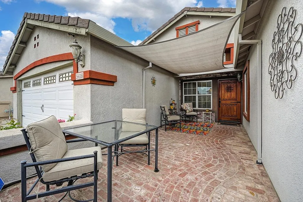 5418 Calabria Way photo 1