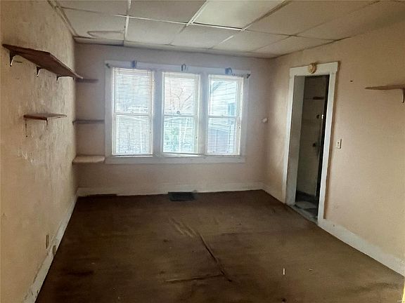 3rd image of 300 N 4th St