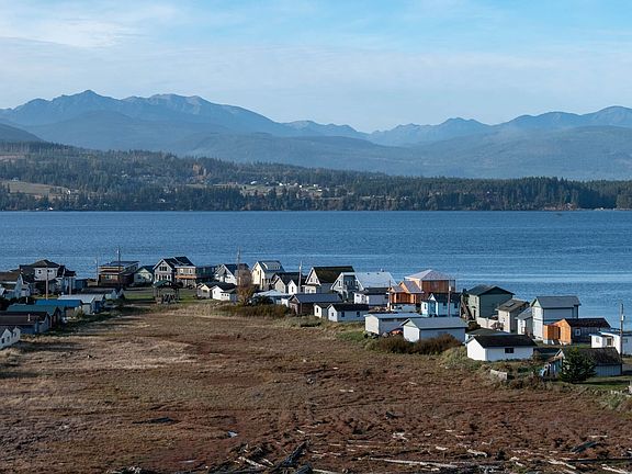 Lots of beach & a boat ramp.