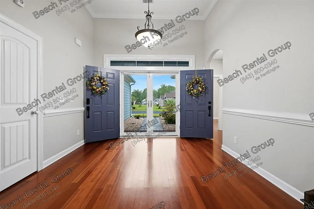3 bed, 2.0 bath, 2200 sqft, $2,050 — Photo 2