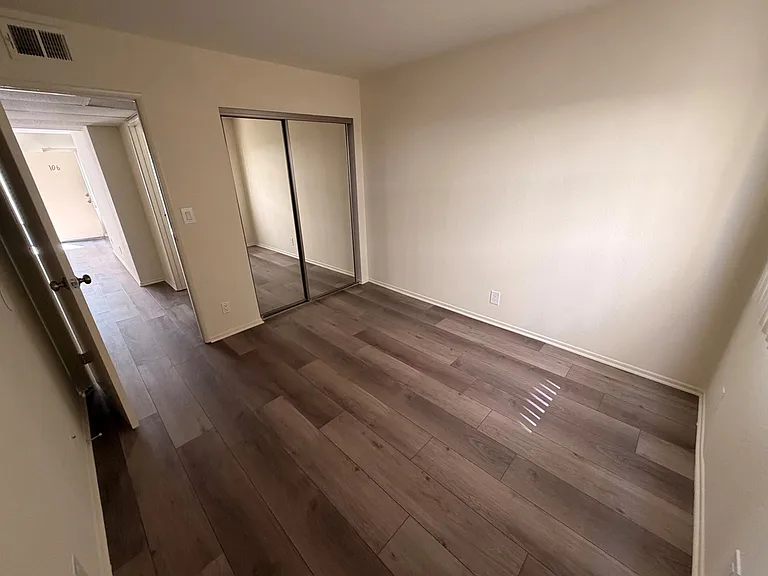 11215 Camarillo St #106 — Photo 10