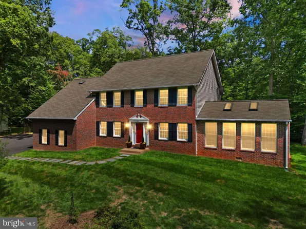 6040 Token Forest Dr, Manassas, VA 20112