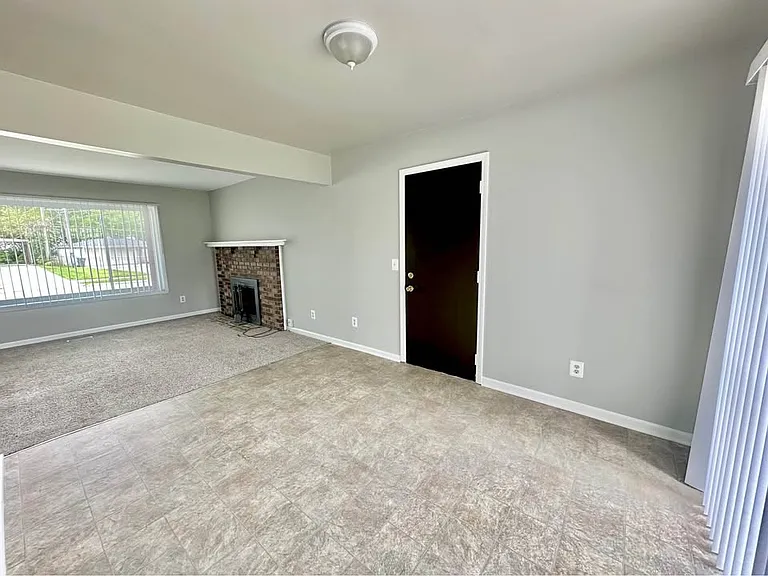 23121 Hoffman St — Photo 17