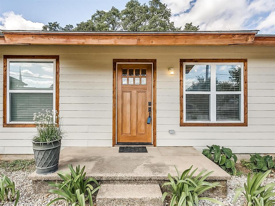 1st image of 1004 Delk Dr