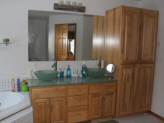 5th image of 2217 Edgewood Dr