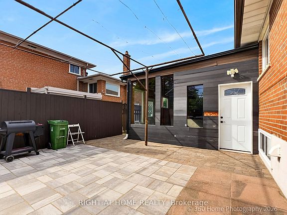 5th image of 35 Wheelwright Cres N