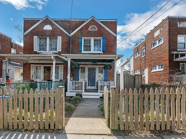1427 Kearny St NE — Photo 1
