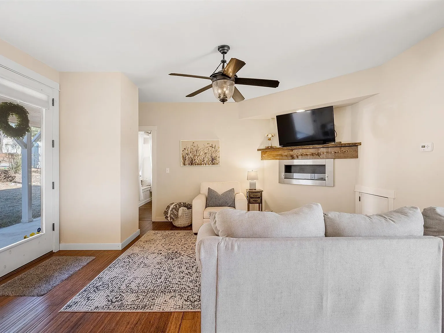 4 bed, 2.0 bath, 1686 sqft, $2,200 — Photo 4