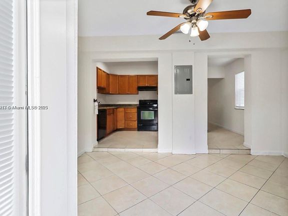 3rd image of 817 SW 20th St