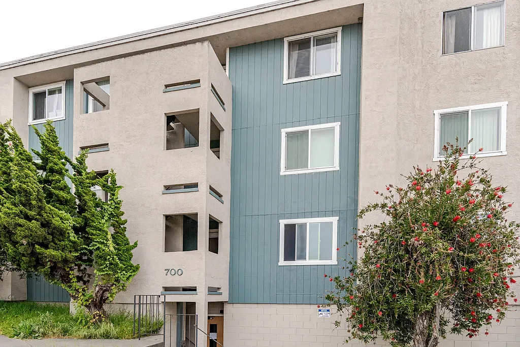 2 bed, 850 sqft, $2,680 — Photo 2