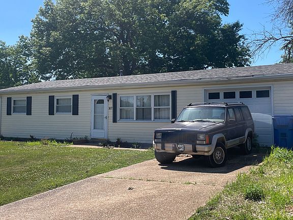 3rd image of 107 Hill Dr