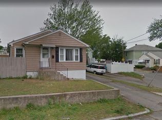 2 Crandall St, Providence, RI 02908