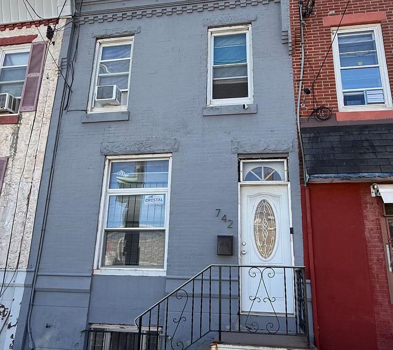 1st image of 742 W Moyamensing Ave