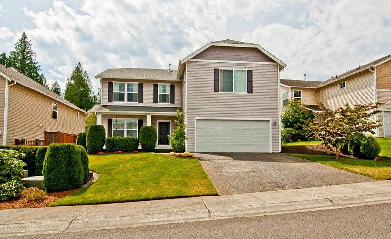 Welcome Home! Custom Quadrant Home in beautifully maintained Trovitsky Park