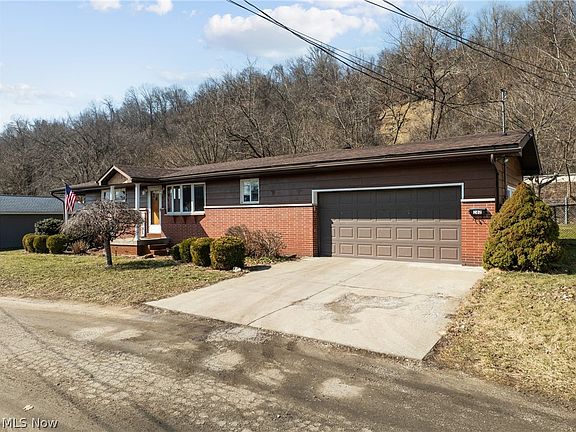 3rd image of 262 Quincy Ln