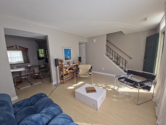 3rd image of 106 Loma Ln