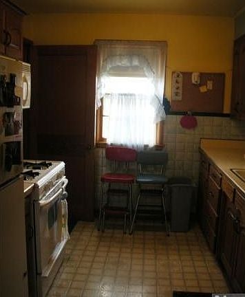 4th image of 612 2nd St NE