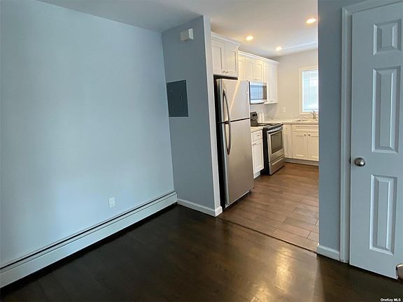 4th image of 237 Deer Park Ave #2