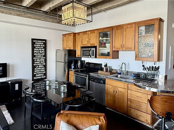 2nd image of 312 W 5th St APT 1022