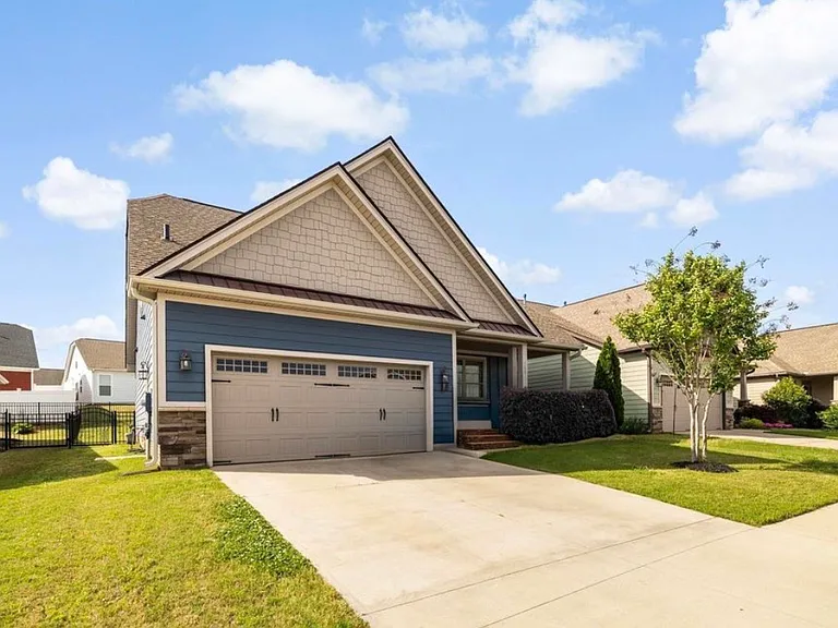 180 Bur Oak Dr — Photo 3